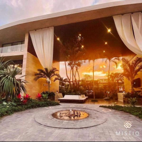 Penthouse LOFT with GYM, Beach Club & Wifi without separate bedrooms, just 1 King Size Bed and 1 Sofa Bed